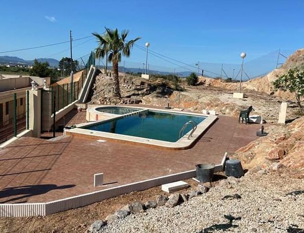 Mantenimientos Tu Jardín foto piscina construccion antes y despues